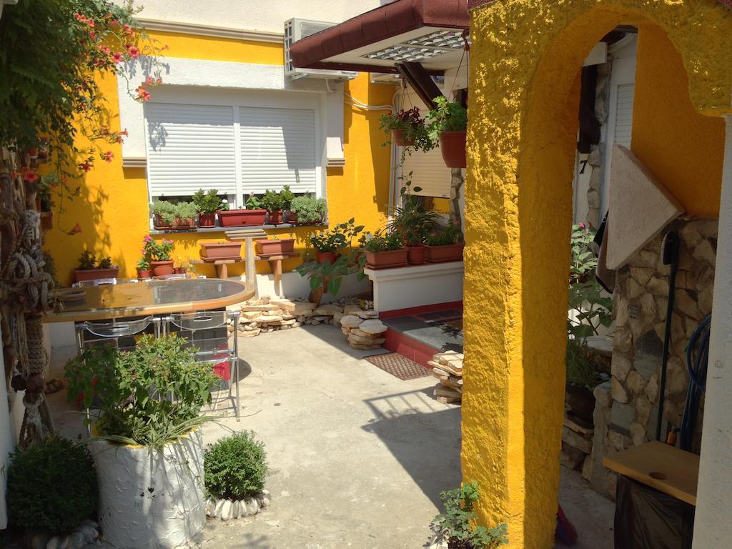 Guesthouse 7Even Mostar Bagian luar foto